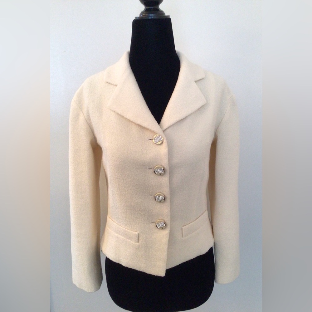 CHANEL Ivory Crepe Jacket 40 FR (6-8 US) Excellent Condition